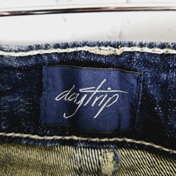 DAYTRIP | Virgo straight leg mid rise distressed denim jeans - Picture 5 of 10